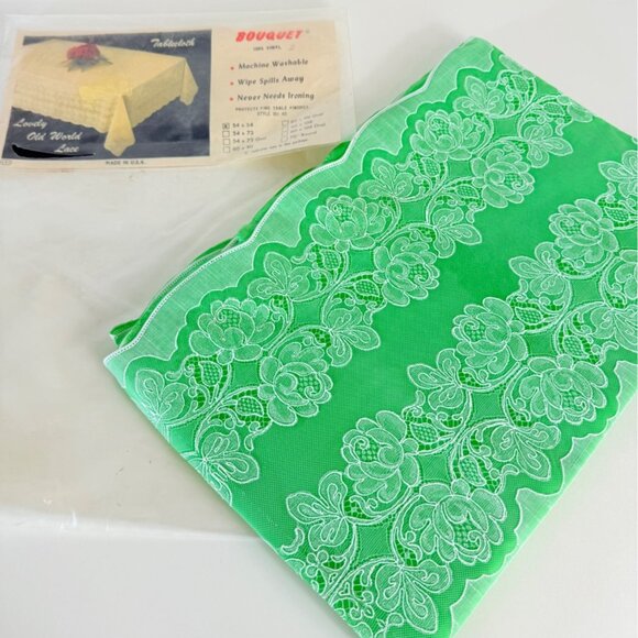 Bouquet Lace Green Vinyl Tablecloth 54 X 54 Square VTG 60s Machine Washable USA - Picture 5 of 5